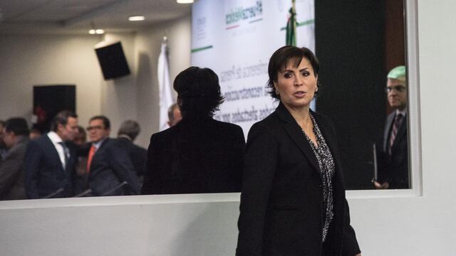 Rosario Robles. Presunto desvío por encuestas.