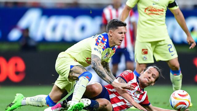 Audios del VAR de polémica entrada del Oso González contra Brian Rodríguez