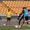 ¿Que no se adapta al balón? Marcelo Flores brilla con tremendos golazos en entrenamiento del Club Tigres