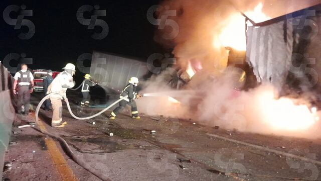 Cierran circulación por incendio de tráiler en Arco Norte