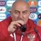 Stanislav Cherchésov se burla de Cristiano Ronaldo y se toma una Coca-Cola en conferencia de prensa