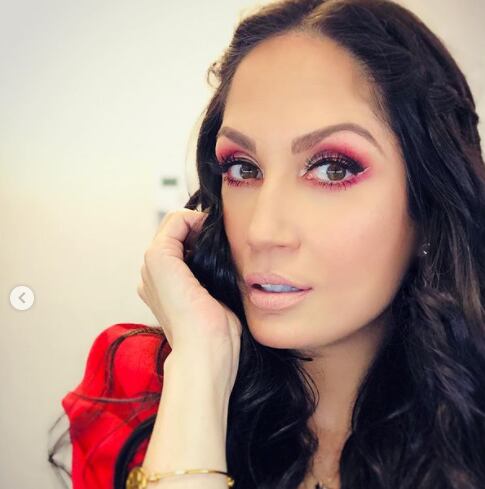 Joanna Vega-Biestro, conductora.