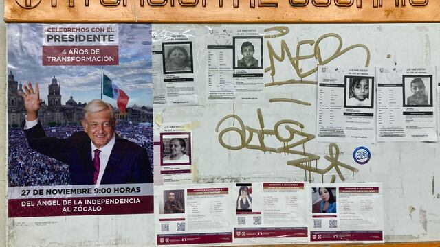 Propaganda de la marcha de AMLO en el Metro