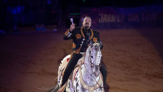 Pepe Aguilar, cantante.