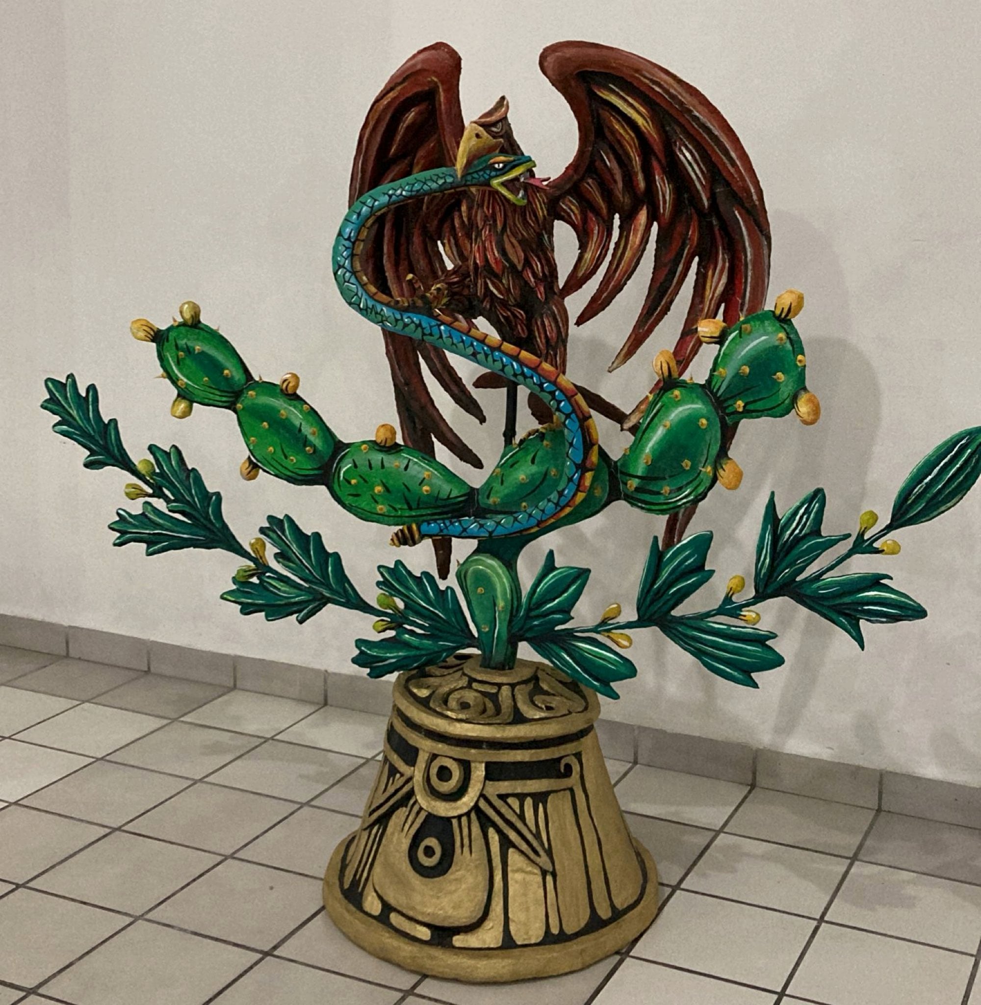 Escultura del escudo nacional