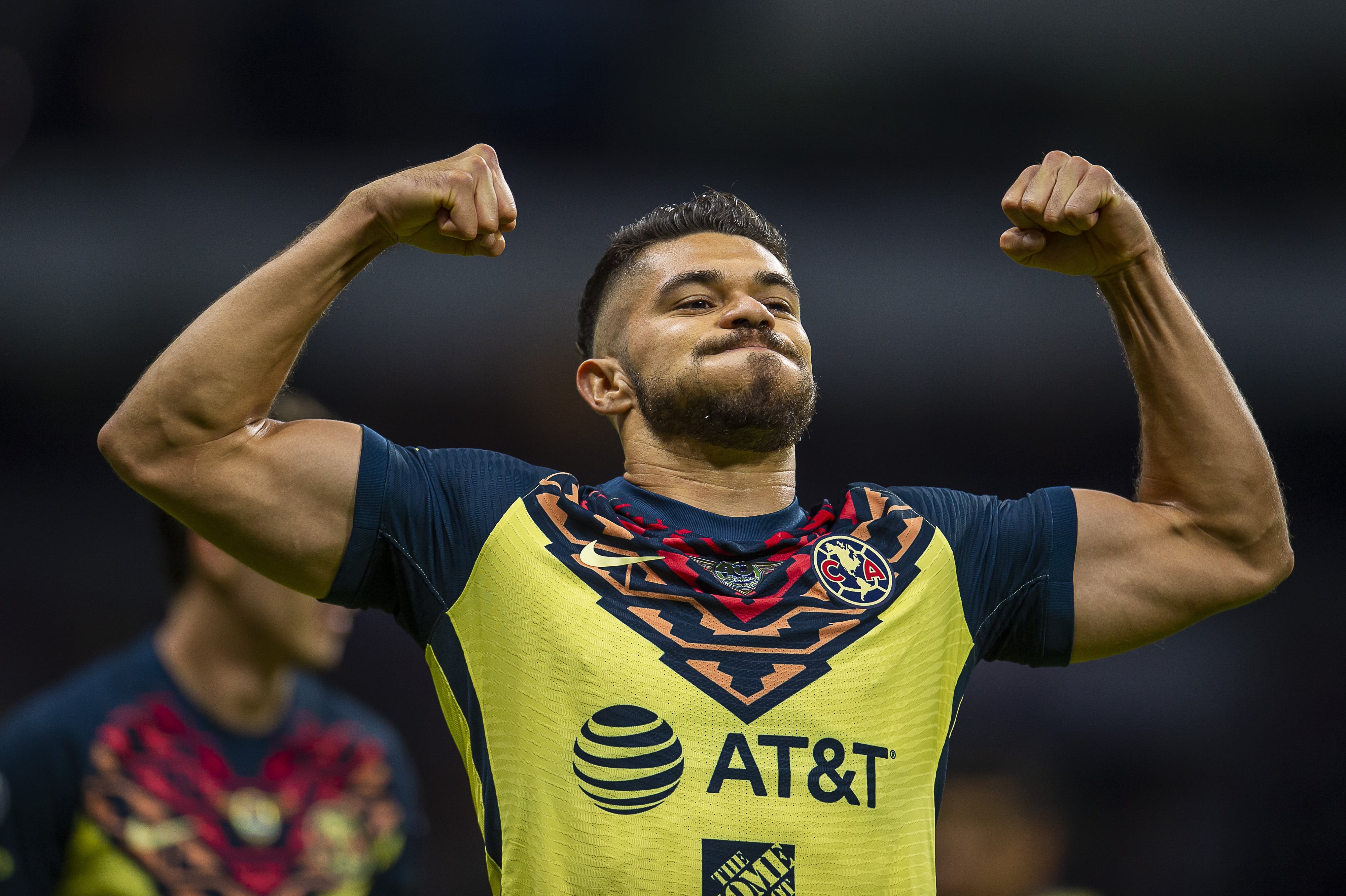 Henry Martín celebra gol del Club América