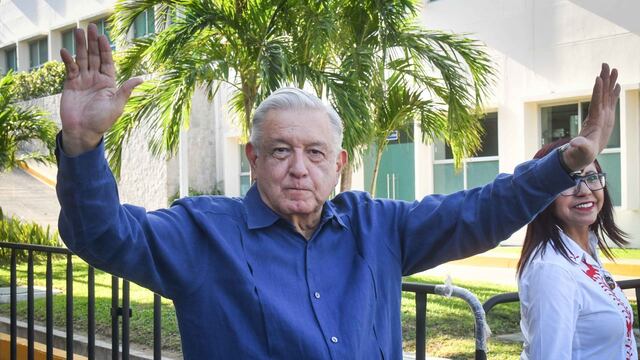 AMLO aseguró que maestros no se quedarán sin aguinaldo