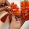 Flores de cempasúchil con papel china: Paso a paso para decorar el Día de Muertos