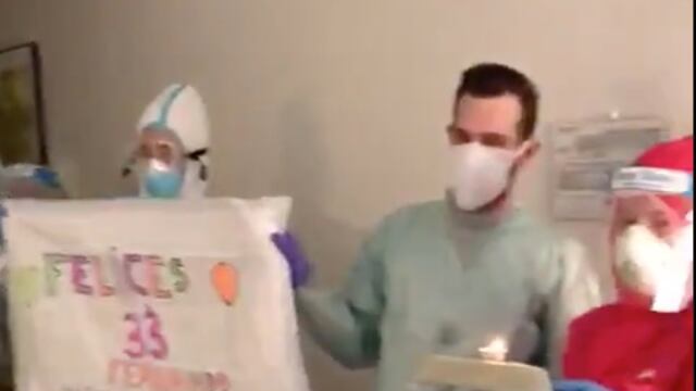 Médicos festejando.