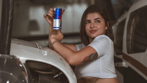 Modelo de Only Fans acusa que la corrieron del supermercado por usar ropa muy corta