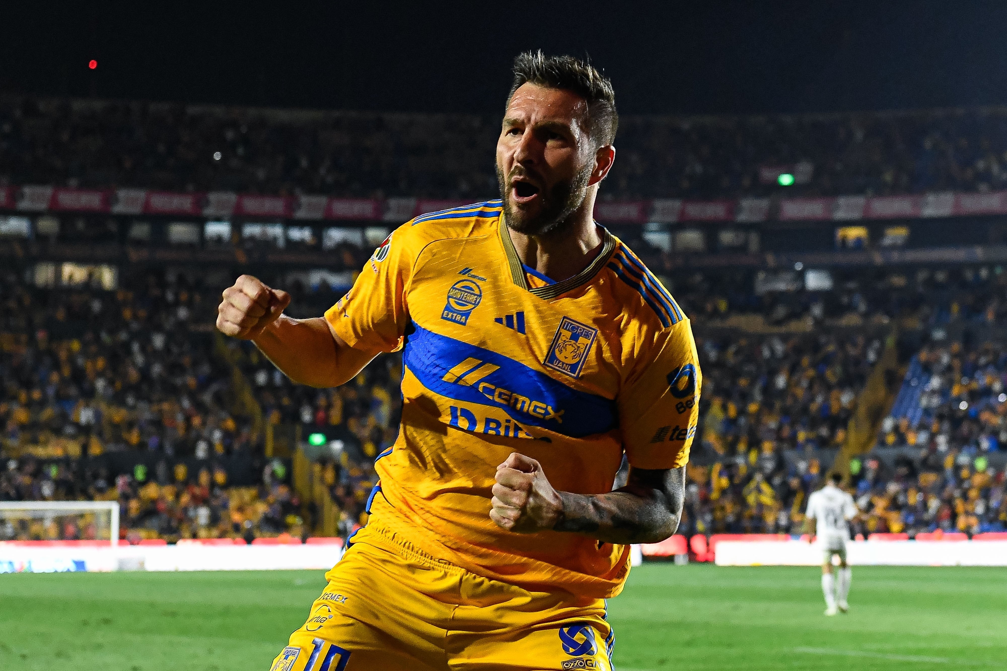 André Pierre Gignac celebra gol