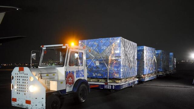 Llegan a México un millón de dosis de la vacuna Sputnik V contra Covid-19