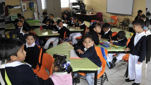 Incluso se habilitó una línea para denunciar a los profesores que no se presenten a laborar, la línea: 01 800 2886688.
 