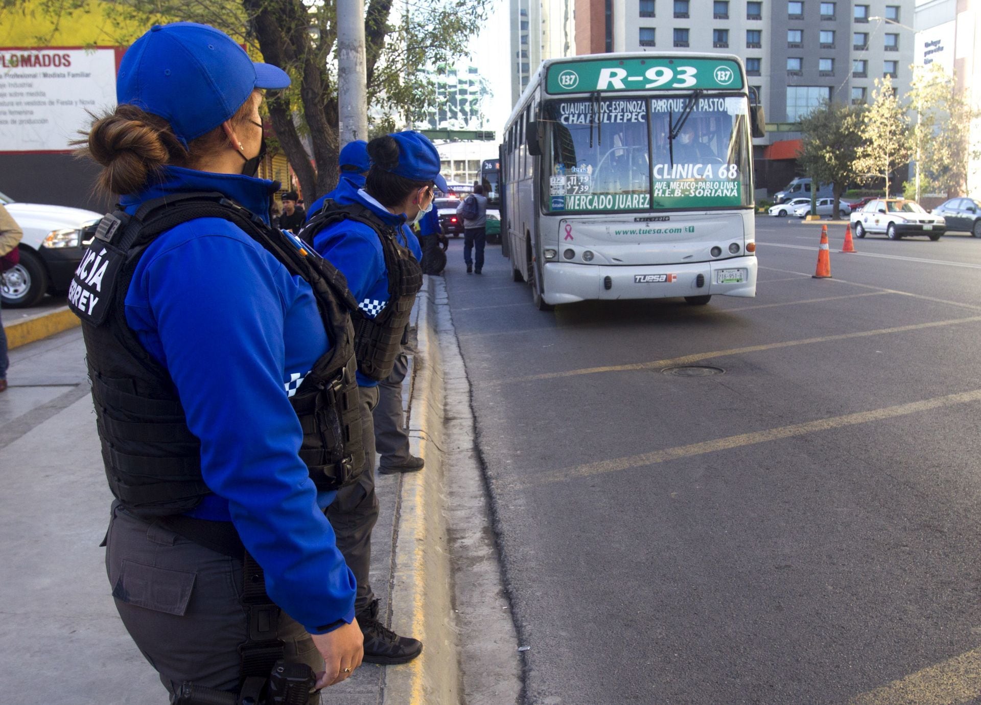 Operativo en transporte público de Monterrey