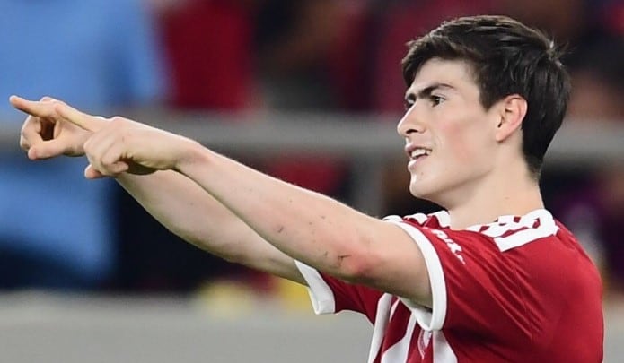 Ovacionan a la Hormiga González tras brillar con Olympiacos