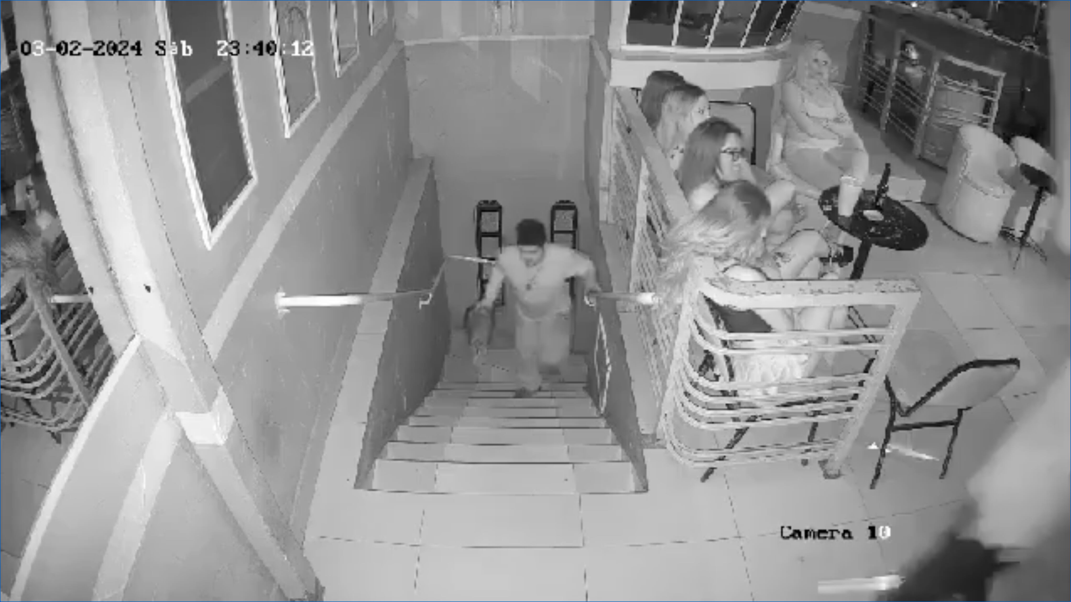 Sujeto quiso amedrentar un bar de Michoacán, pero lo sacaron a sillazos