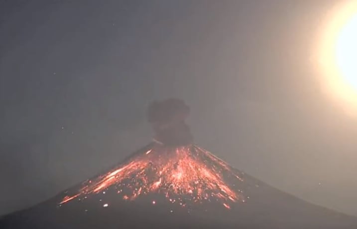 Volcán Popocatépetl registra espectacular explosión hoy 6 de enero