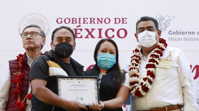 Sergio Salomón Céspedes entregó apoyos en Zacatlán y Chignahuapan