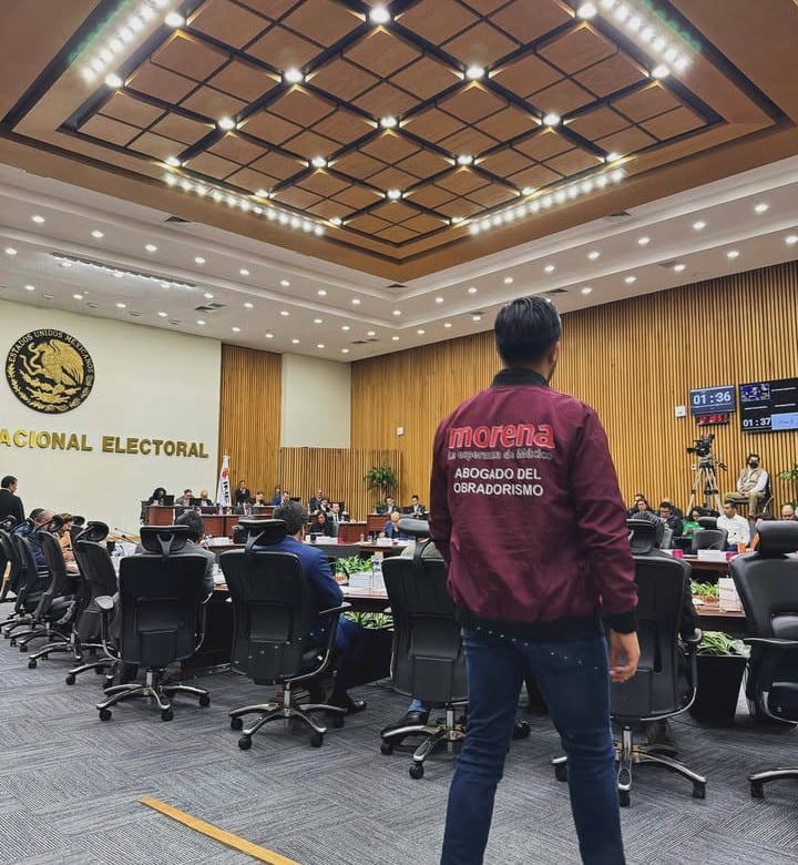Eurípides Flores se presenta como "el abogado del obradorismo"