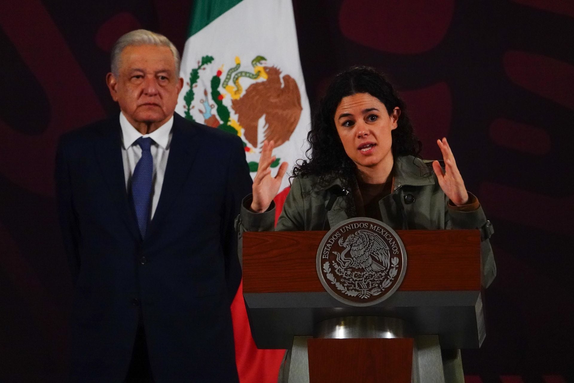 Andrés Manuel López Obrador, presidente de México y Luisa María Alcalde, secretaria de gobernación