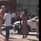 Causa tremendo choque tras mirar el trasero de varias edecanes (VIDEO)