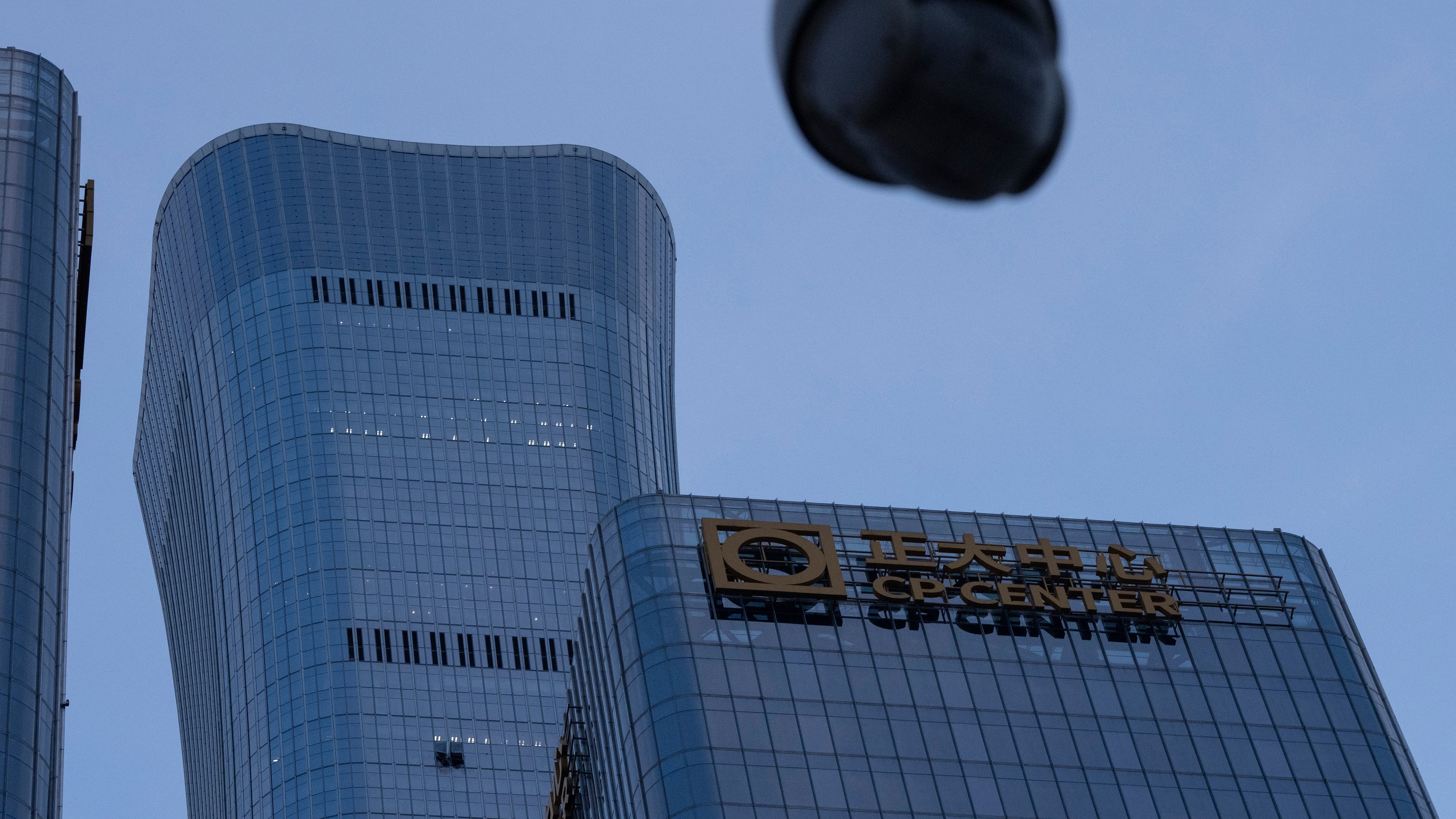 Avión choca contra la Torre CITIC, el rascacielos más alto de Pekín