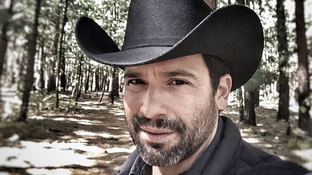 Bobby lanzó Desvelado en septiembre de 1995