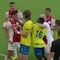 VIDEO: Edson Álvarez se calienta y encara hasta a 3 jugadores rivales