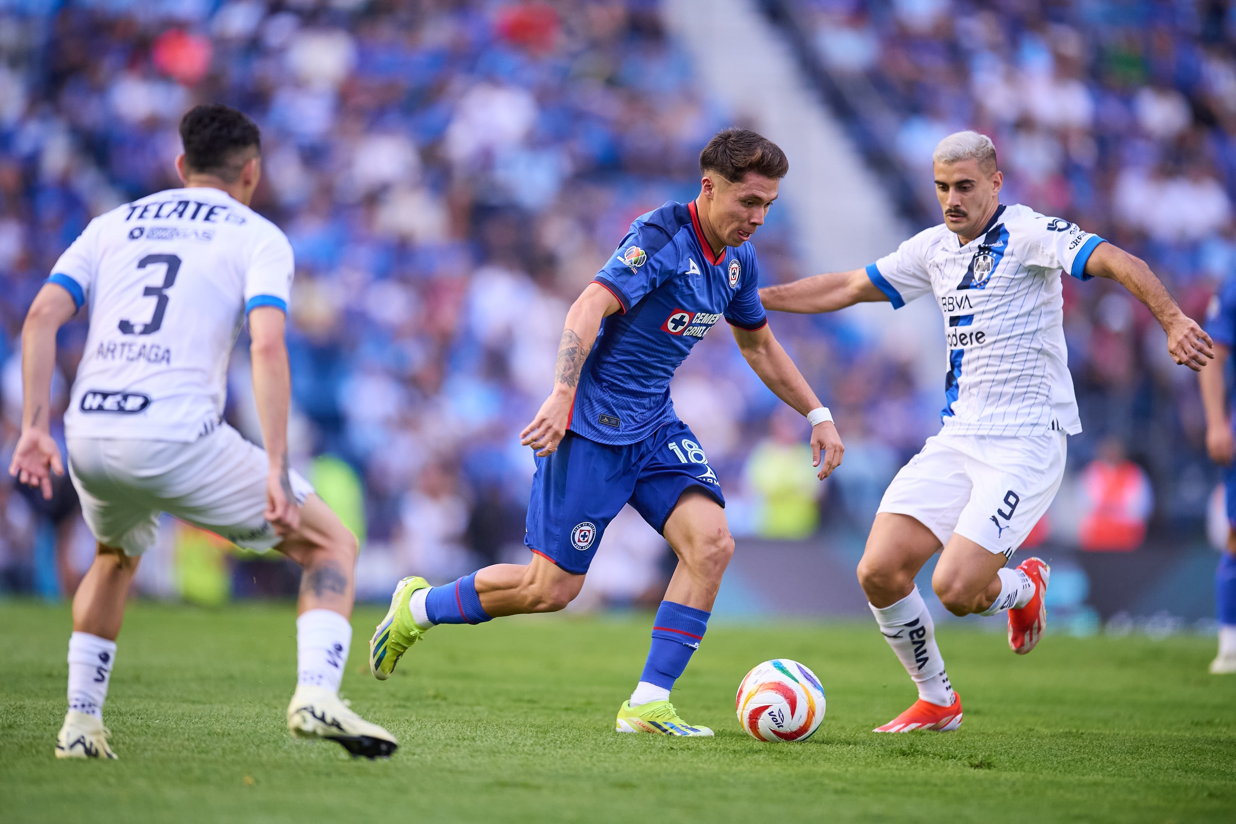 Rodrigo Huescas en el Cruz Azul vs Rayados.