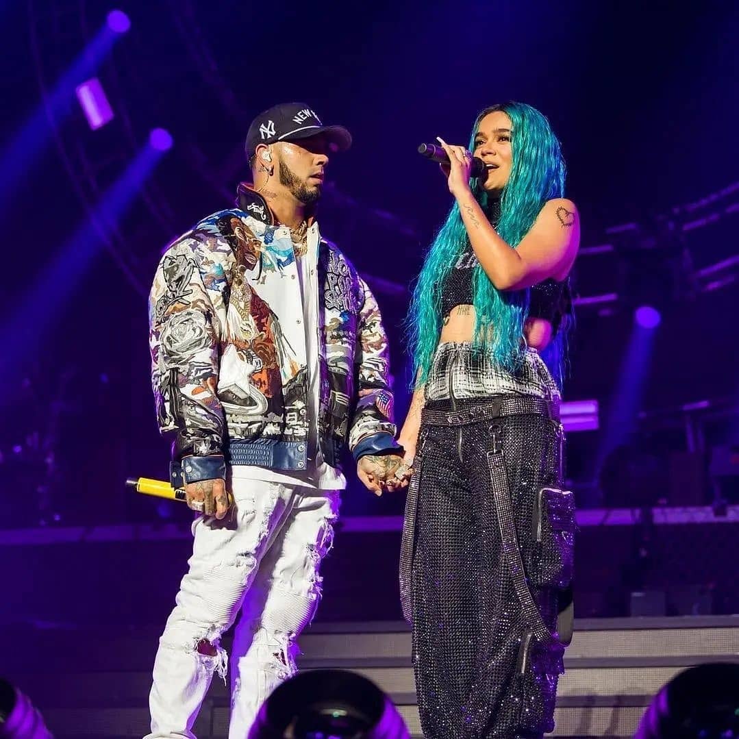 Anuel AA y Karol G en concierto