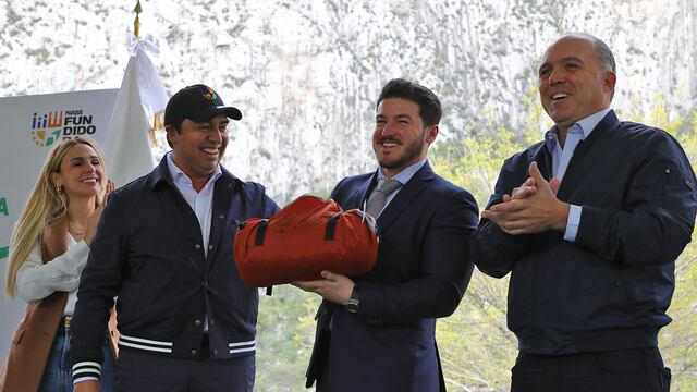 Samuel García entrega obra Base Huasteca