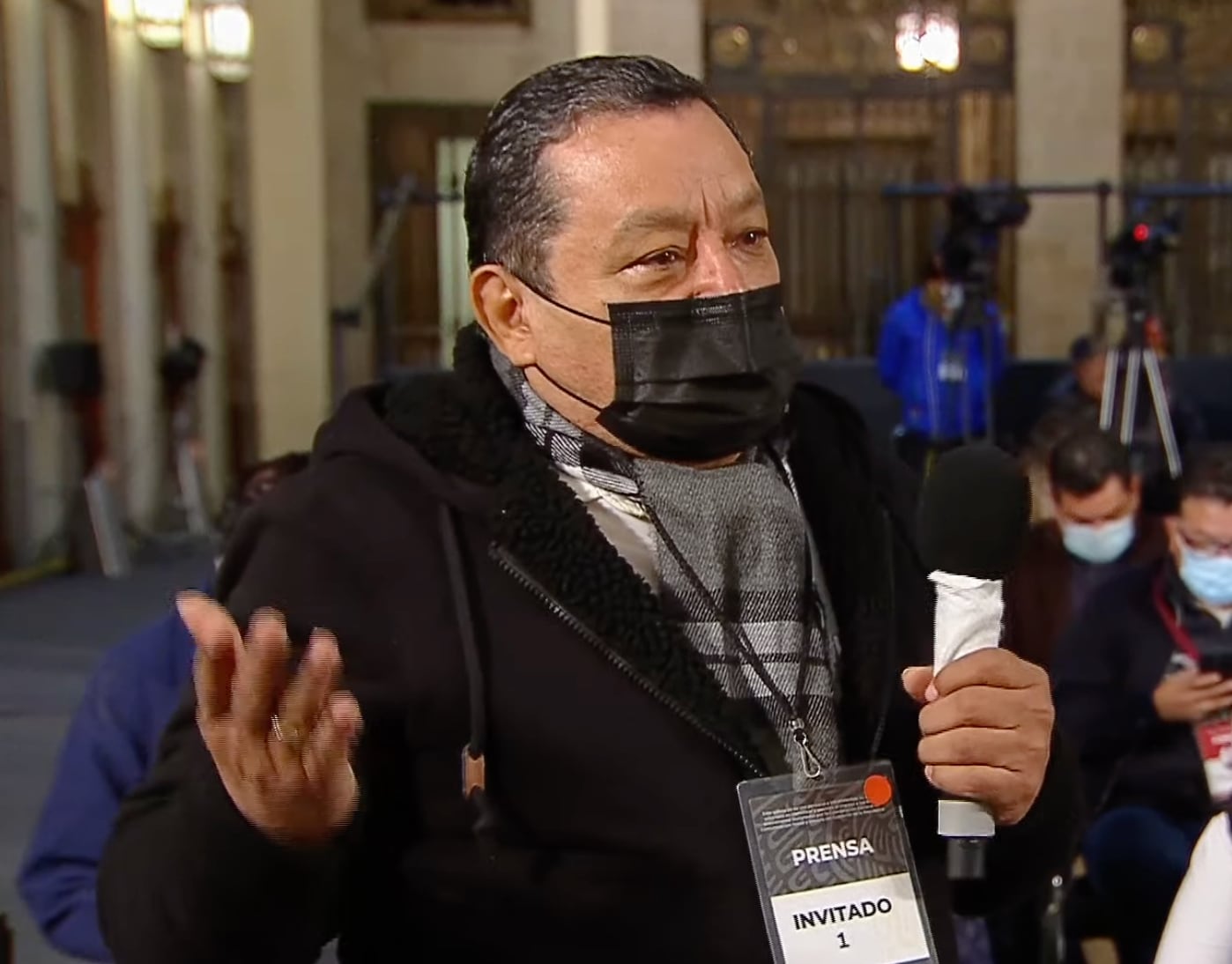 AMLO se burló de un reportero para explicar porqué usó un helicóptero oficial