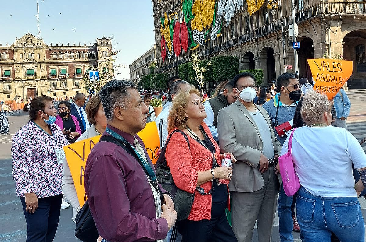 Protesta de trabajadores del poder judicial de la CDMX en el zócalo capitalino