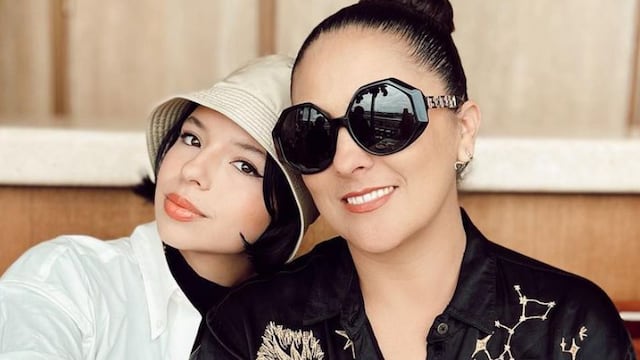 Ángela Aguilar con su mamá Aneliz Álvarez