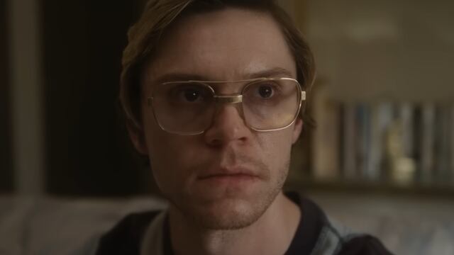 Evan Peter en una escena del documental de Netflix: “Monstruo: la historia de Jeffrey Dahmer”