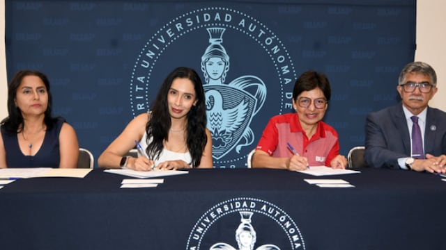 Lilia Cedillo firma convenio con SMADSOT de Puebla