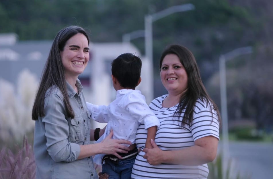 Palmira y Gabriela con su hijo
