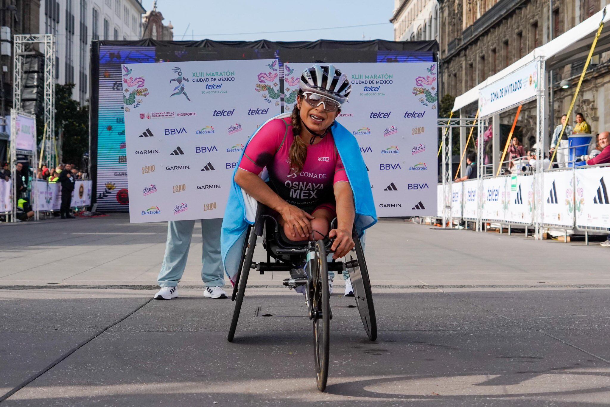 Brenda Osnaya gana el Maratón CDMX 2026 en la rama femenil silla de ruedas