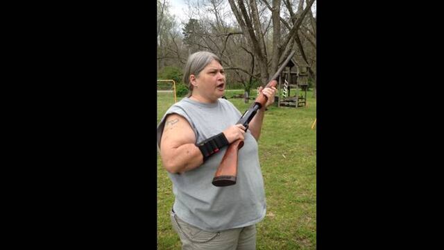 Mamá destruye teléfonos.