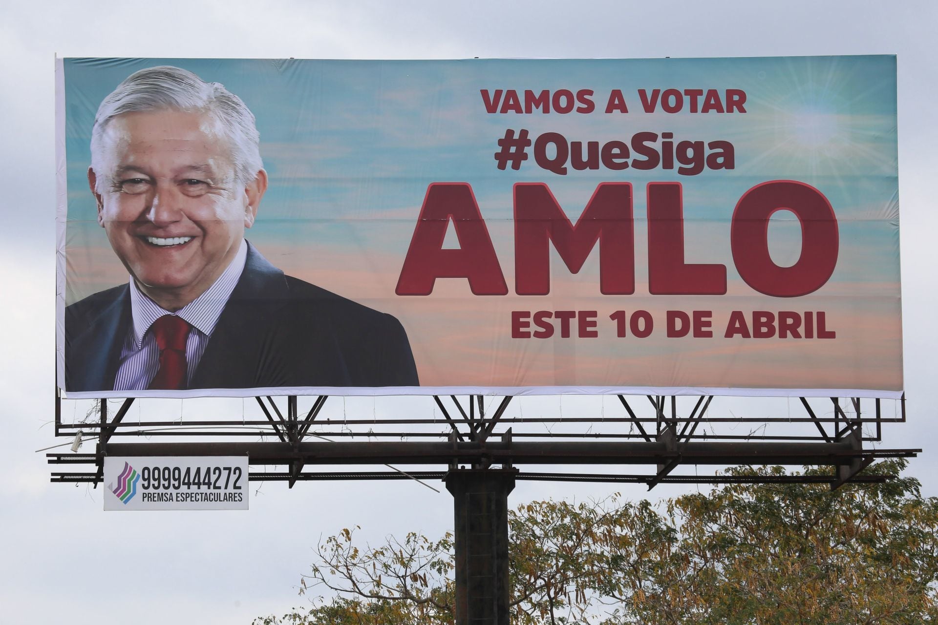 Propaganda en favor de AMLO para revocación de mandato