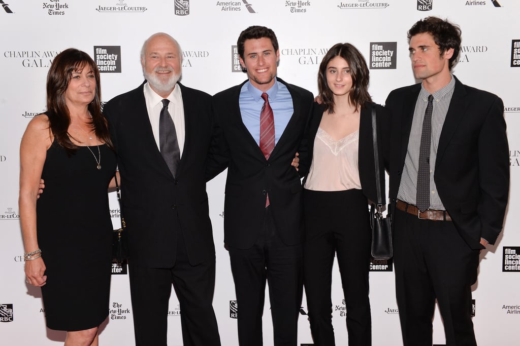 Rob Reiner con su esposa Michele y sus hijos Nick, Romy y Jake.