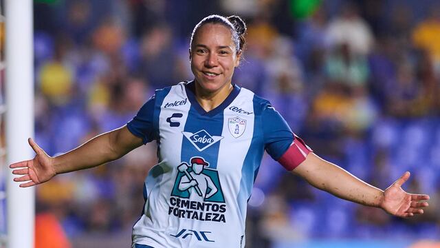 Charlyn Corral con CF Pachuca Femenil