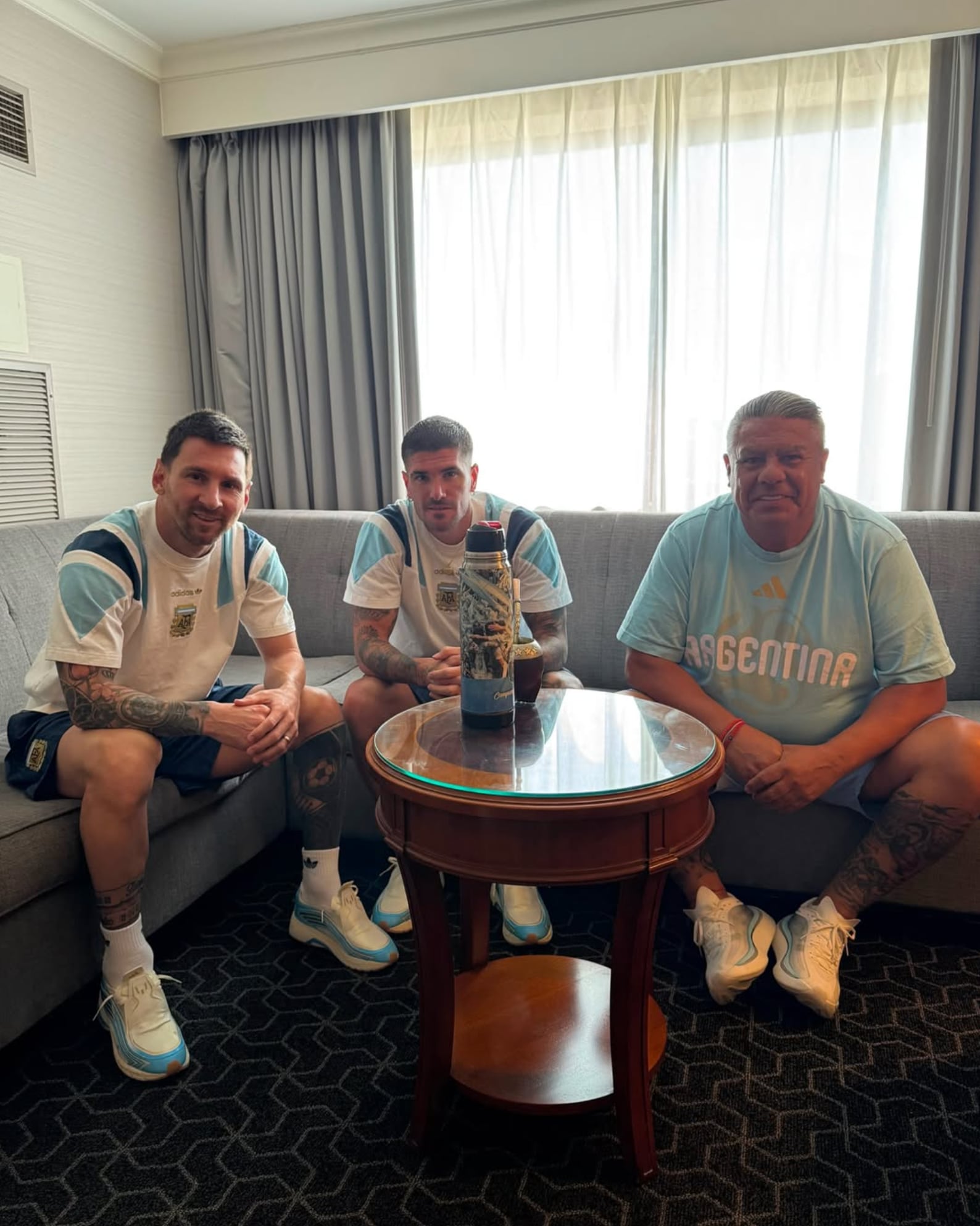 Lionel Messi, Rodrigo De Paul y Claudio Tapia, con unos mates de por medio, respetaron la cábala a horas de la final del Mundial 2026