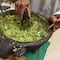"Guacamole falso": Esta es la salsa hecha con calabaza que usan en muchas taquerías