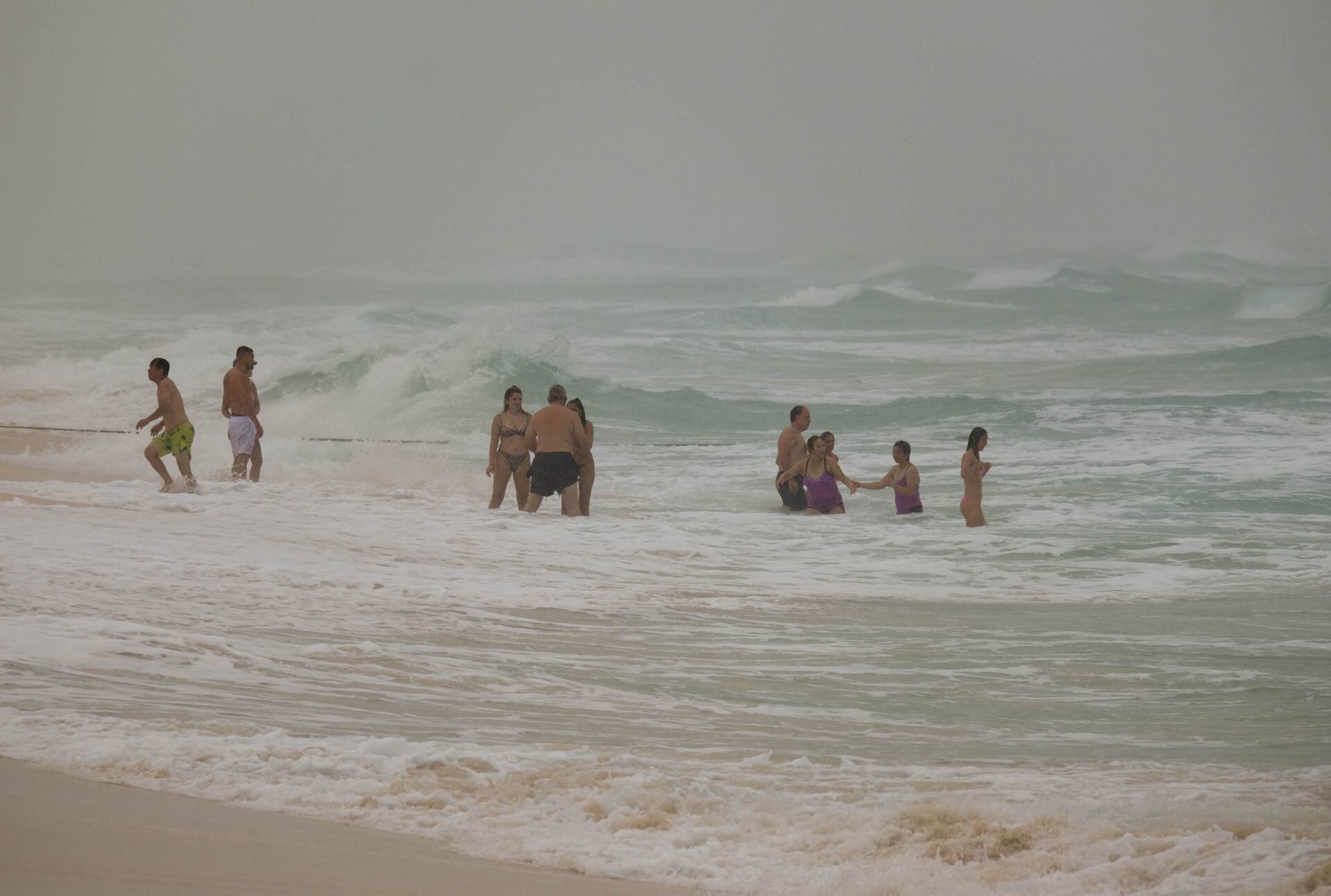 Turistas no temen a tormenta tropical Alberto