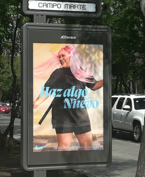 Herly en un anuncios de Nike
