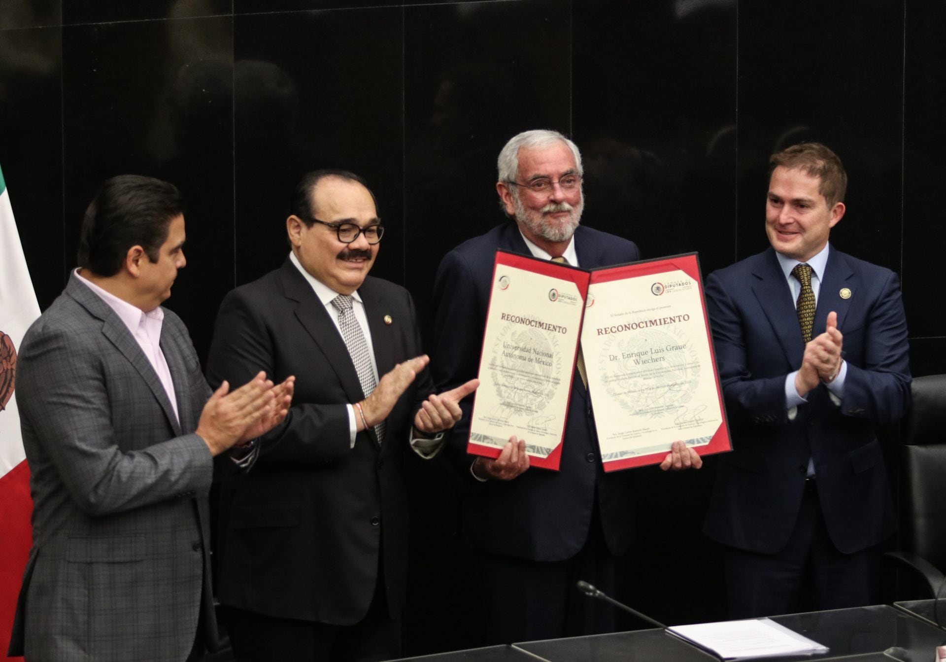Enrique Graue recibió reconocimiento en la Cámara de Senadores