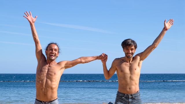 Gays y lesbianas son más felices