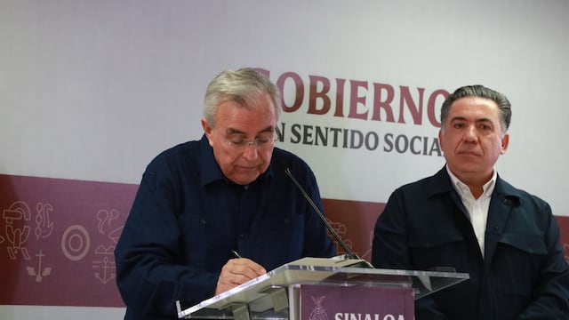 Rubén Rocha firma ley reglamentaria para revocación de mandato