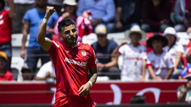 Alexis Vega celebrando su gol con Toluca